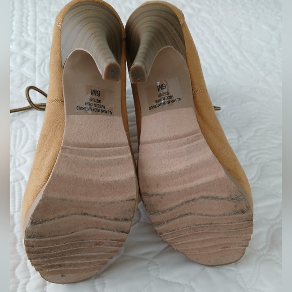 Stylish Tan Lace-Up Ankle Boots - Picture 5 of 6